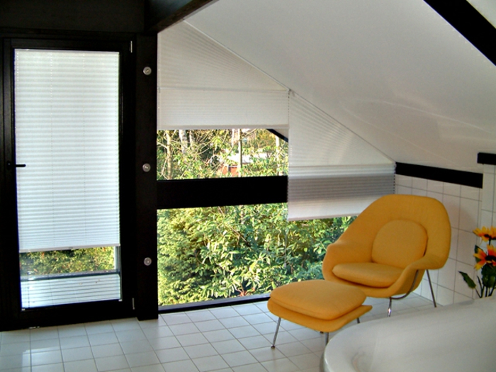 gardinen-für-dreiecksfenster-moderne-und-kreative-ausstattung