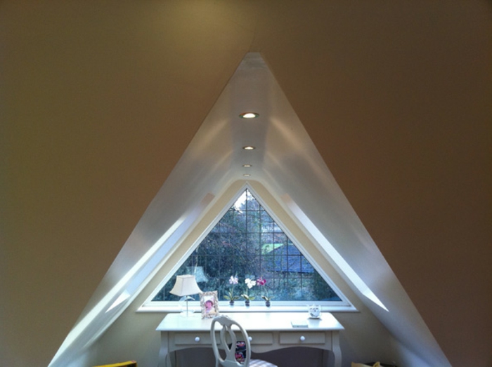 gardinen-für-dreiecksfenster-sehr-modernes-aussehen