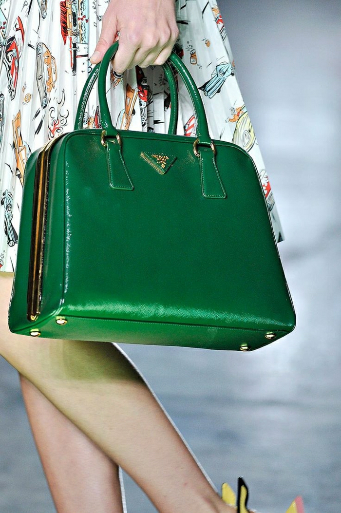 grüne-Prada-Tasche-extravagantes-Modell