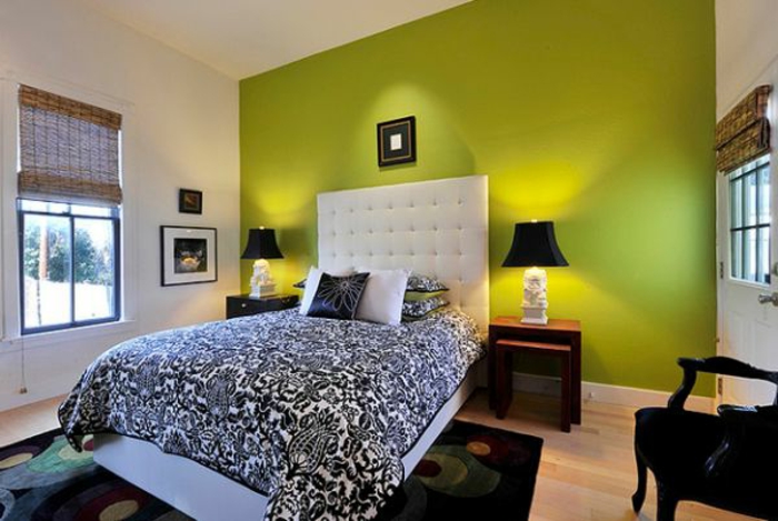 grüne-wandfarbe-interessante-beleuchtung-im-schlafzimmer
