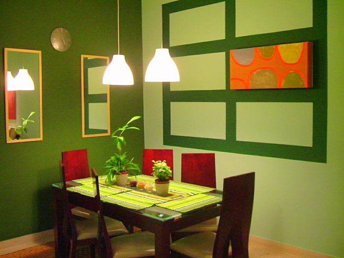 grüne-wandfarbe-kleines-schönes-modell-vom-esszimmer