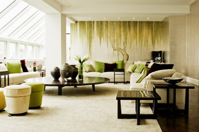grüne-wandfarbe-wunderschönes-wohnzimmer-in-einer-dachwohnung