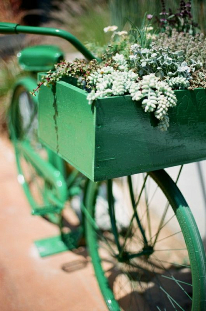 grünes-vintage-retro-Fahrrad-Kasten-Blumen