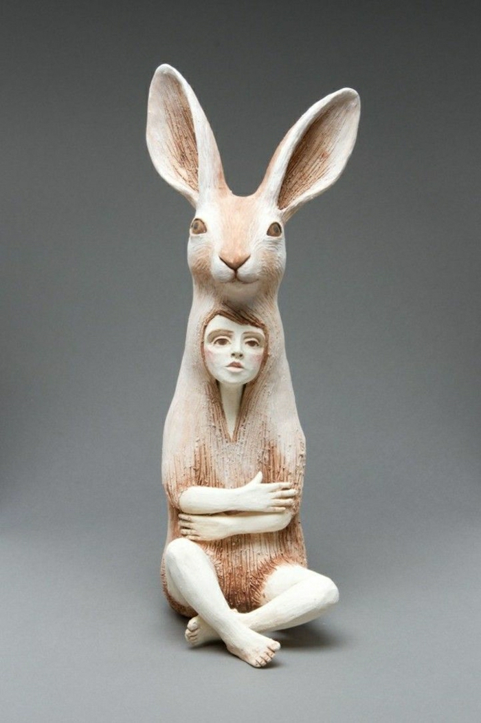 keramische-Skulptur-Mädchen-Hase