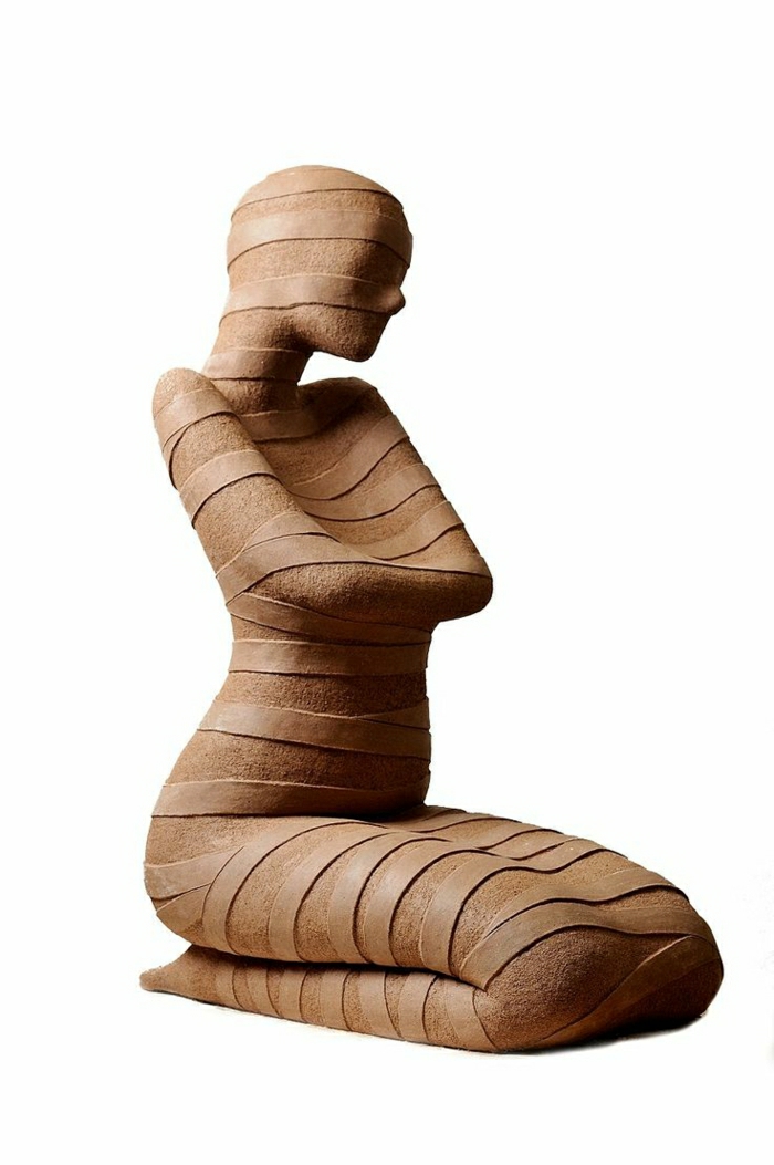 keramische-Skulptur-weiblicher-Körper