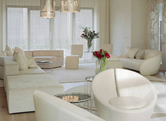 luxus-wohnzimmer-alles-in-weiß-moderner-sessel