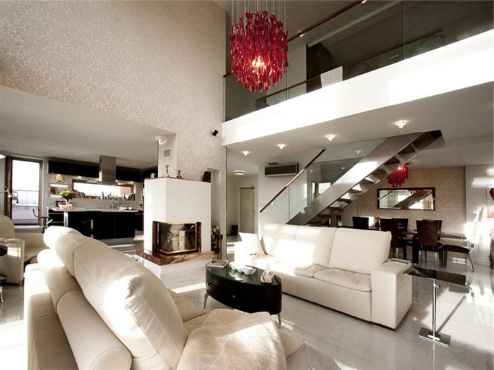 luxus-wohnzimmer-weiße-sofas-zimmerdecke