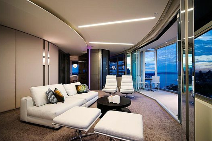 moderne-inneneinrichtung-weißes-sofa
