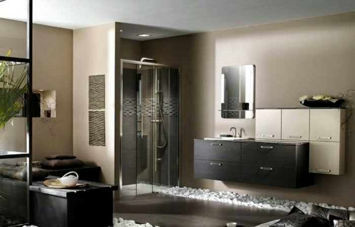 modernes-Badezimmer-Cappuccino-Wände-dekorative-Steine-sxhwarze-weiße-Schubladen-Dusch-Kabine