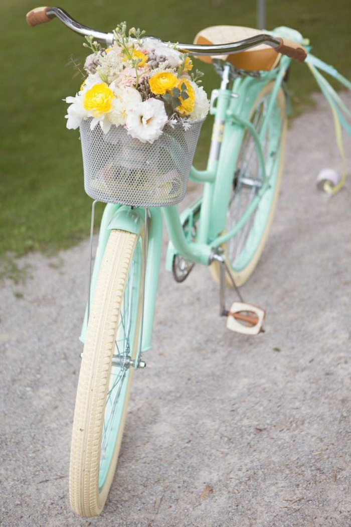 retro-Fahrrad-vintage-süß-Fahrradrahmen-Minze-Farbe-Korb-Blumen
