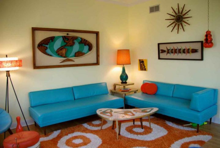 retro-wohnzimmer-super-schöne-blaue-sofas - vintage wohnen