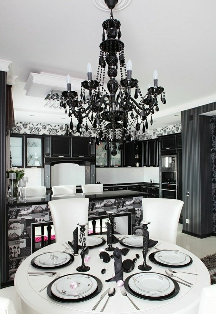 schwarz-weißes-Interieur-Esszimmer-Barock-Stil-Tapete-Kristall-Kronleuchter