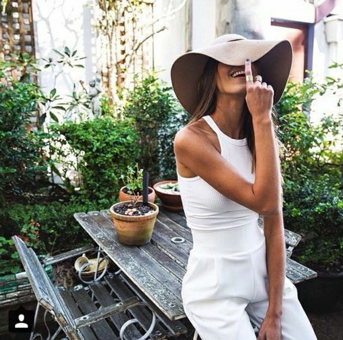 schöne-Hemdhose-weiß-Sommerkleidung-brauner-Hut