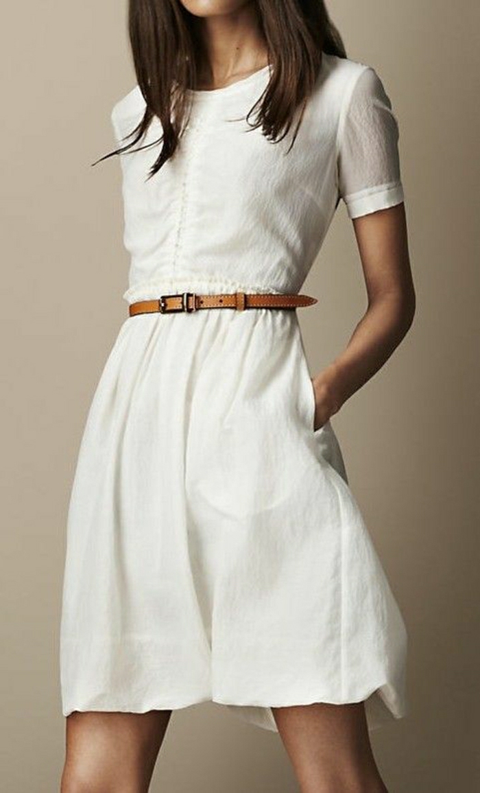 stilvolles-weißes-Kleid-Gürtel