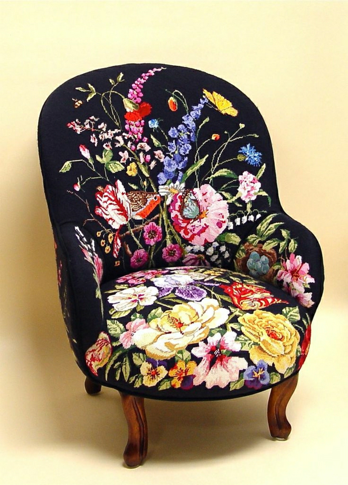 vintage-Sessel-Blumen-Muster