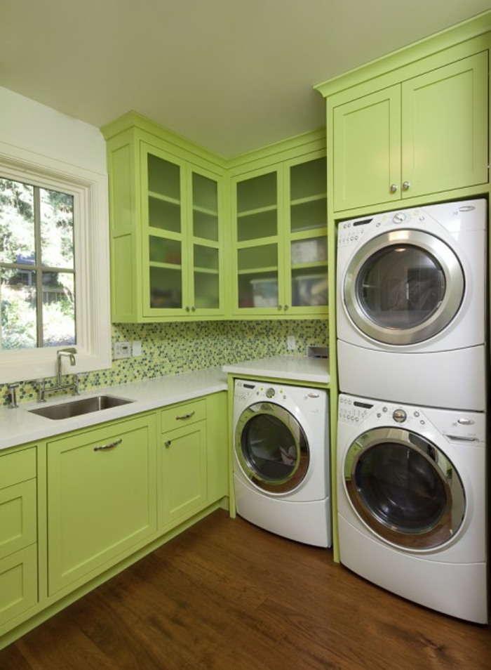 waschküche-einrichten-grüne-schränke-tolles-aussehen