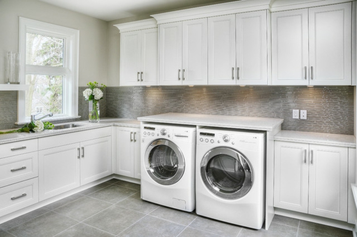 waschküche-einrichten-sehr-schlichte-und-attraktive-weiße-ausstattung