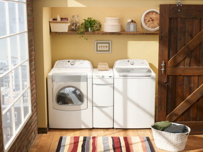 waschküche-einrichten-weiße-waschmaschinen