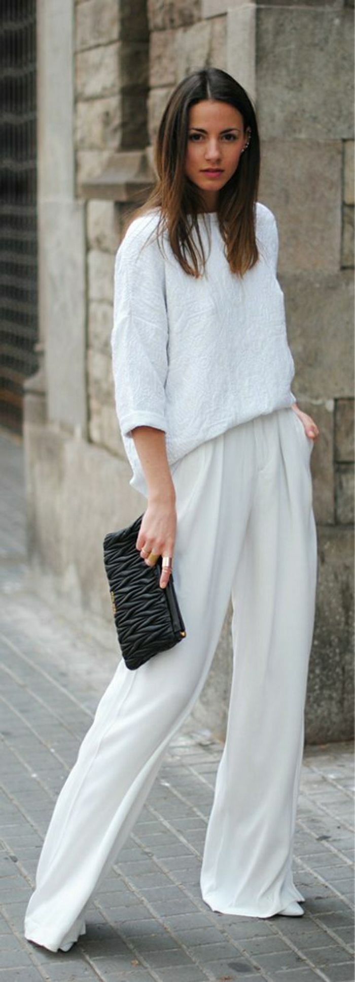 weiße-Hosen-Bluse-Clutch-schwarz-elegant