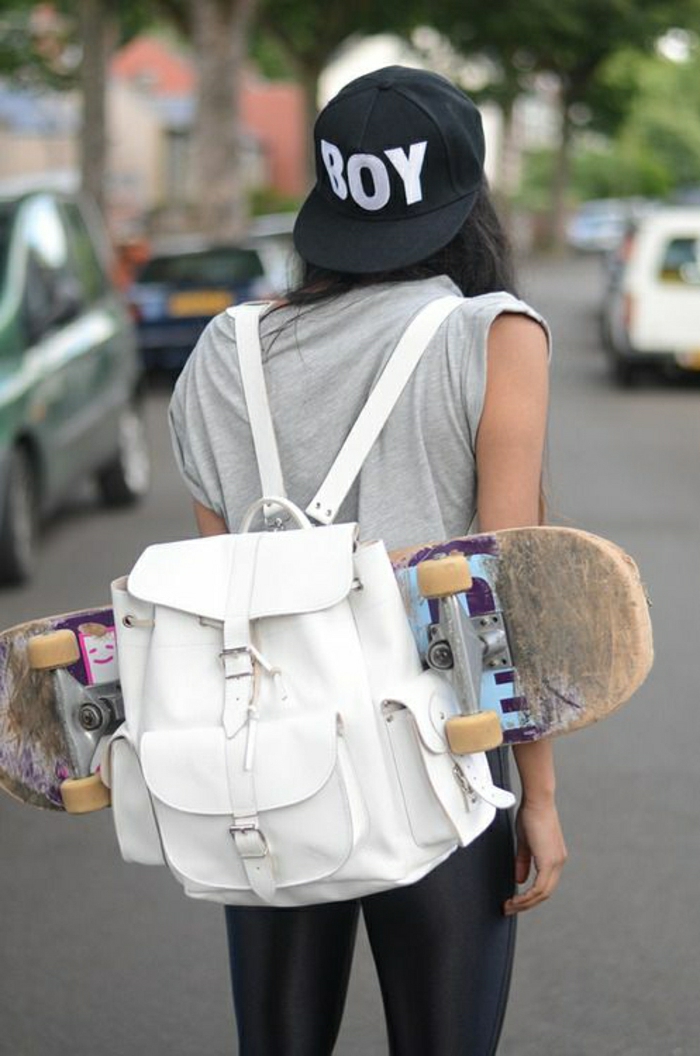 weißer-Leder-Rucksack-Damen-Skateboard-Mädchen