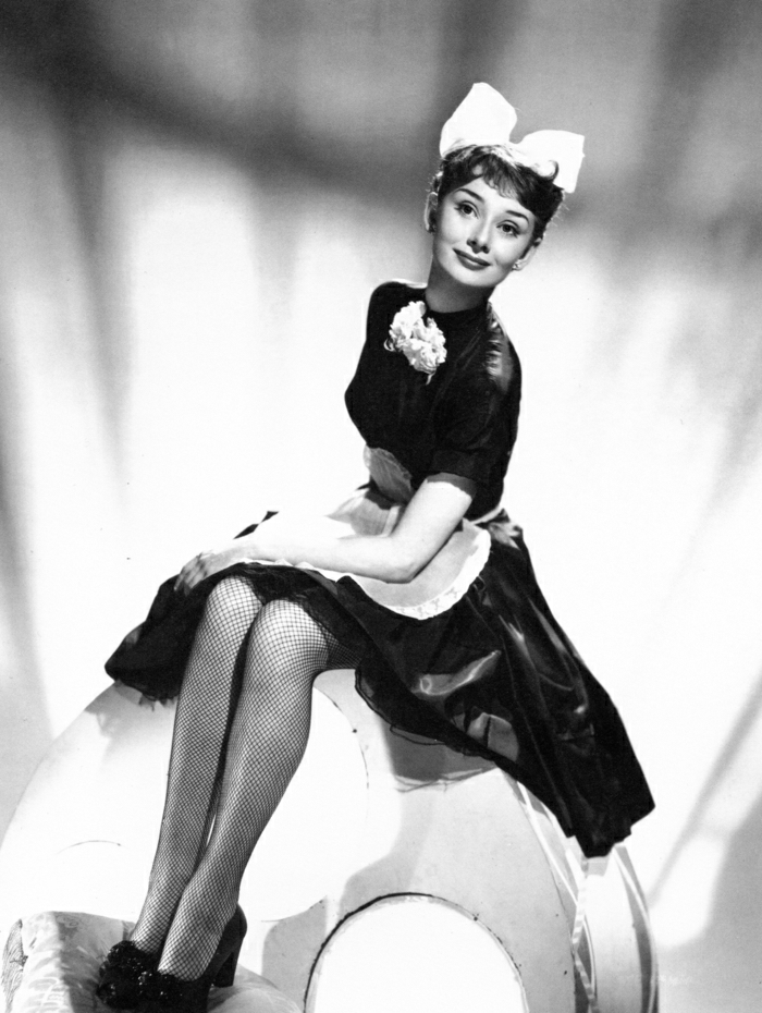 Audrey-Hepburn-kokett-schön-Zimmermädchen-Kostüm