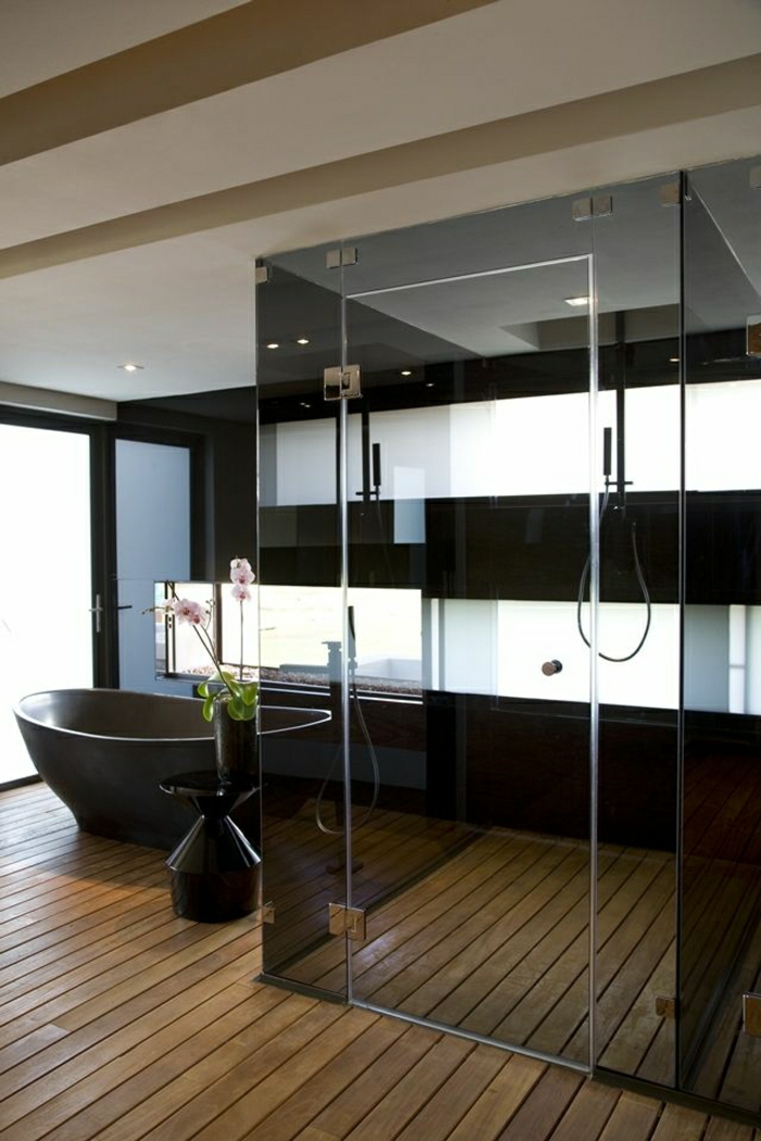 Duschabtrennung-Glas-Badewanne-schwarz-räumliches-Badezimmer-Orchideen