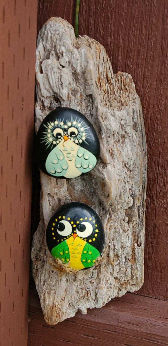 Holz-zwei-dekorative-handgemalte-Steine-Vögel-Zeichnungen