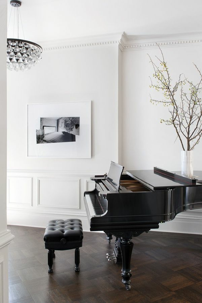 Konzertflügel-schwarz-Leder-Hocker-weiße-Wände-stilvoll-elegant