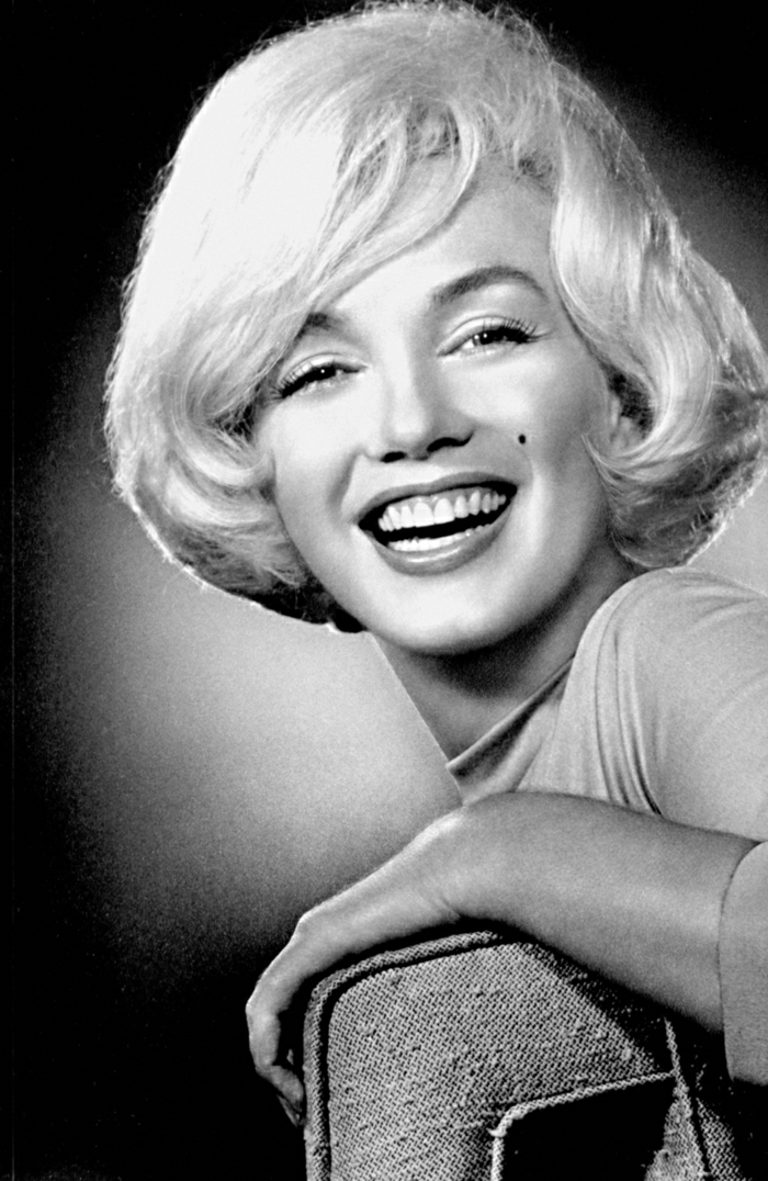 Marilyn-Monroe-schwarz-weißes-Foto-Lächeln-retro