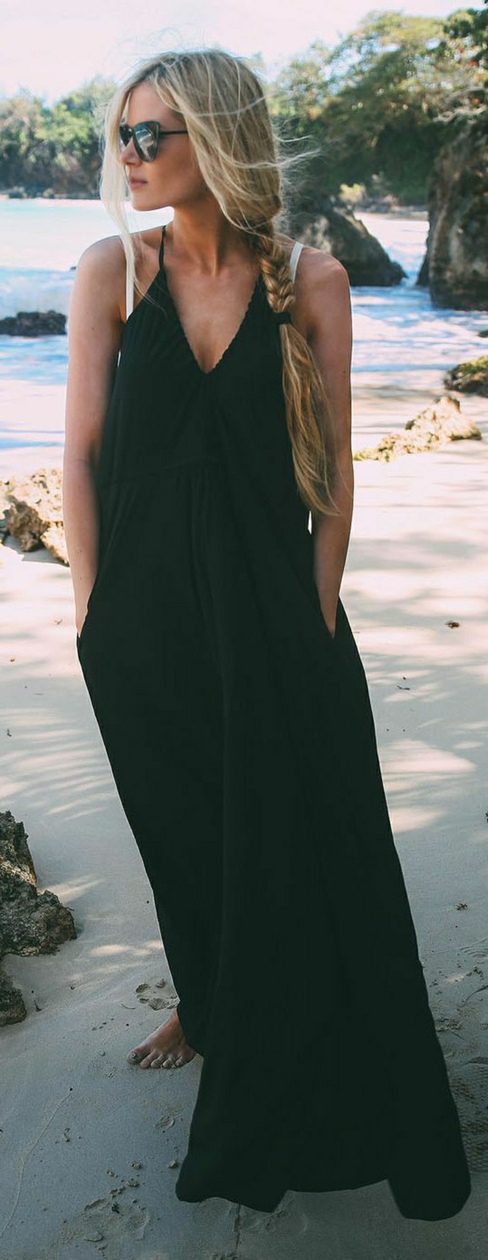 Sand-Strand-Sommer-schwarzes-langes-Kleid-Sonnenbrille