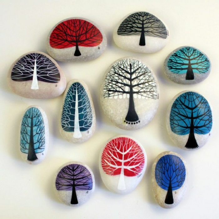 Steine-bemalt-Bäume-Zeichnungen-verschiedene-Farben