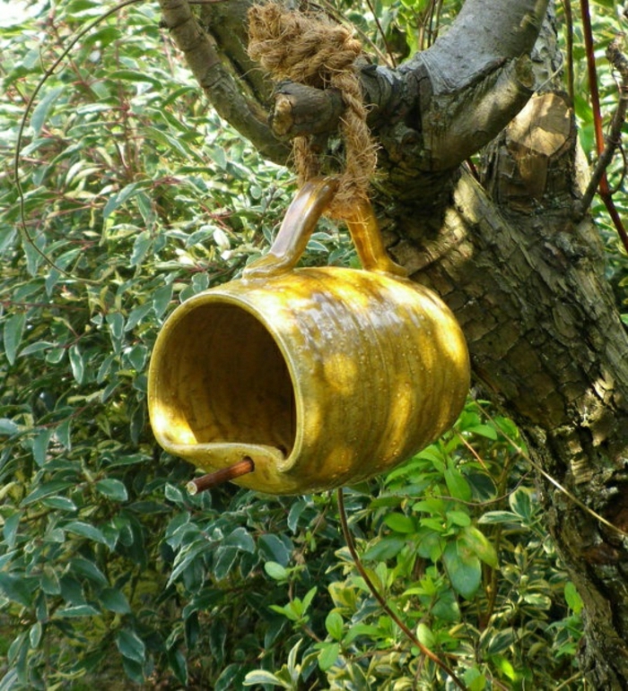 Vogelfütterer-keramische-Teetasse-Garten-Hof-Baum