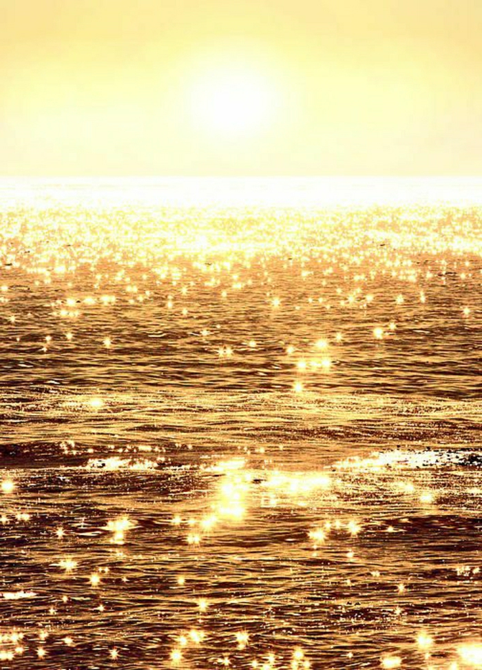 goldener-Sonnenuntergang-Ozean-Wellen