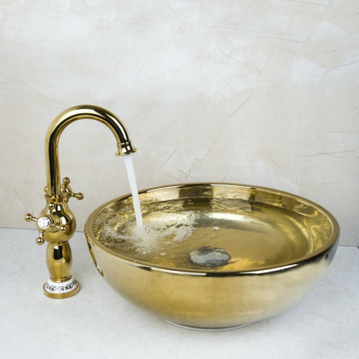 luxus-waschbecken-goldene-farbe-elegante-gestaltung