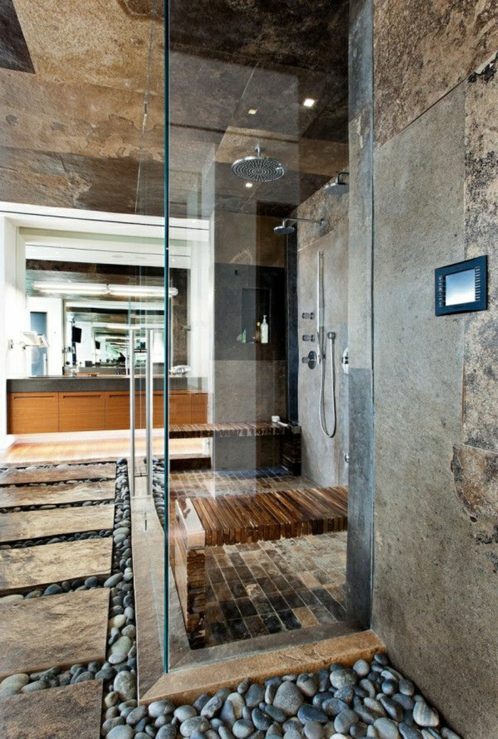 räumliche-Duschkabine-Glas-Steinwände-dekorative-Steine