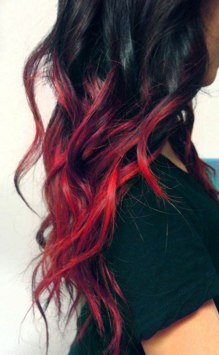Schwarz rote haare
