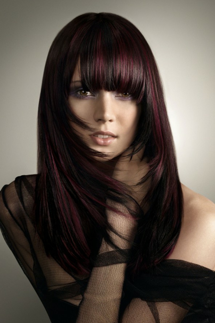 schwarz-rote-haare-wunderschöne-glatte-frisur