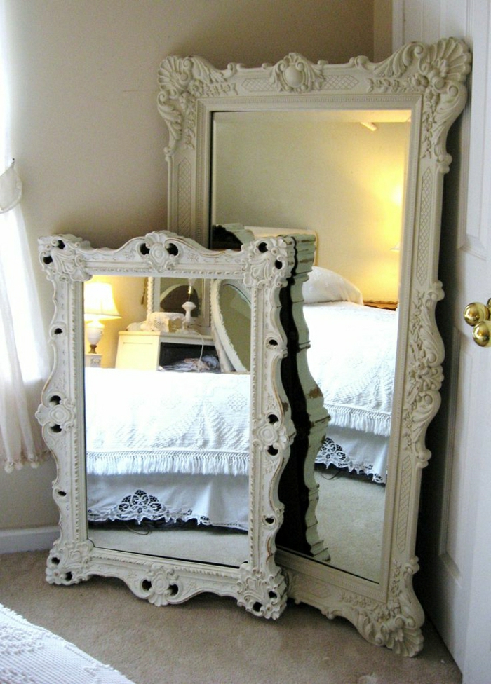 weiße-vintage-Rahmen-Spiegel-Barock-aristokratisch-Schlafzimmer