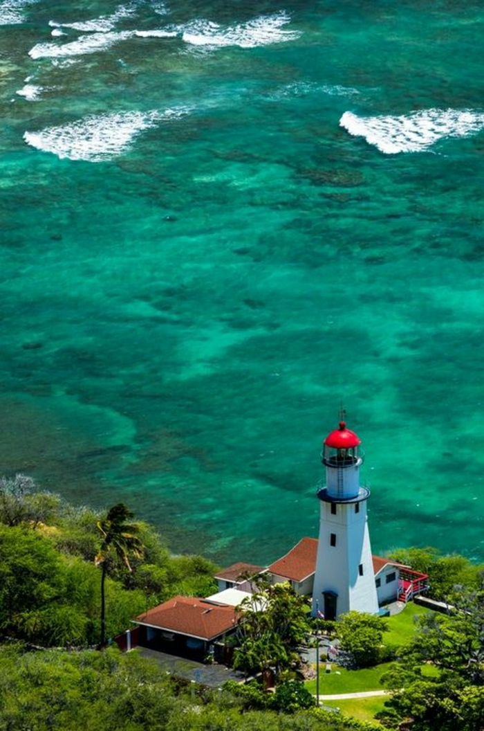 Diamond-Head-Leuchtturm-Oahu-Hawaii-türkisgrünes-Wasser