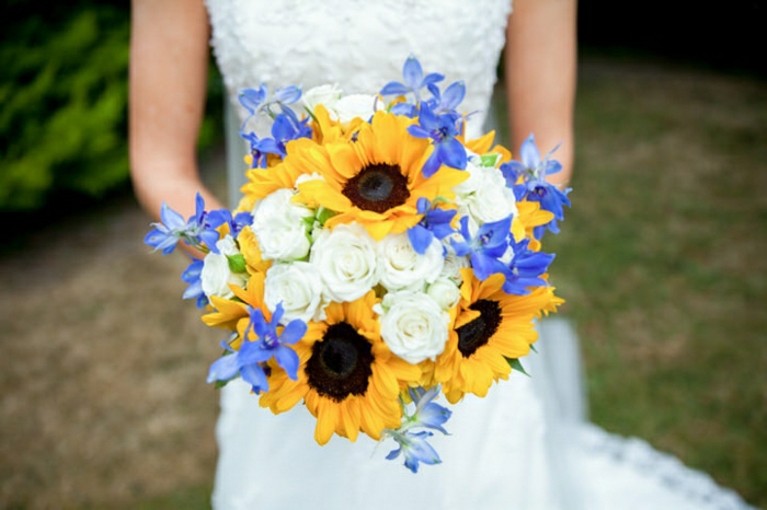 Hochzeit-Strauß-Sonnenblumen-weiße-Rosen-romantisch-herrlich