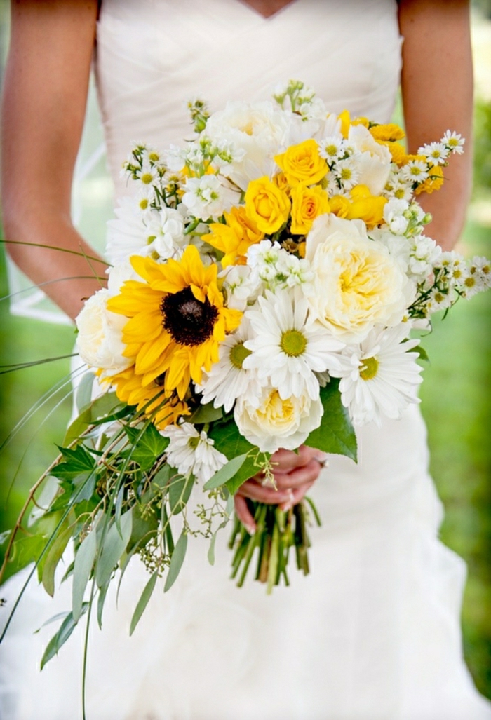 Hochzeit-Strauß-Sonnenblumen-weiße-gelbe-Rosen-Gerbera