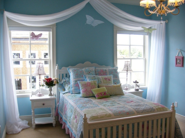 Jügenzimmer-für-Mädchen-blau-Schmetterlingen