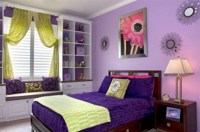Jügenzimmer-für-Mädchen-grüne-gardinen-lila-wand