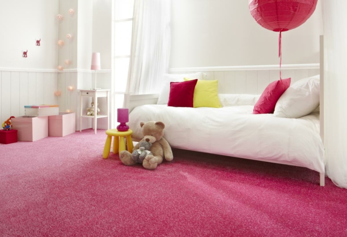 Jügenzimmer-für-Mädchen-rosa-weiß