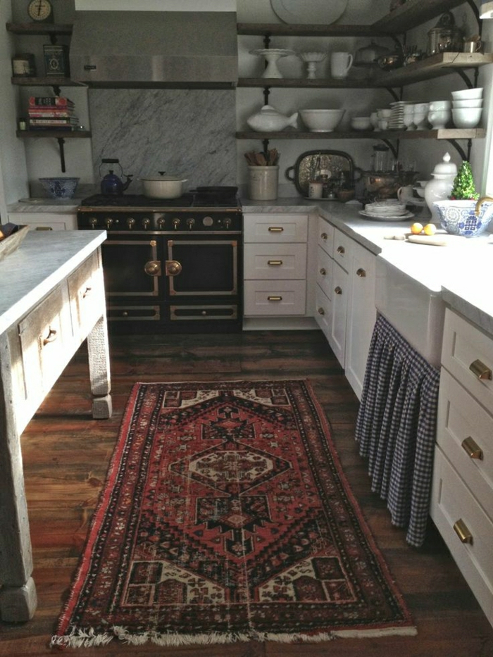 Küche-rustikale-Elemente-vintage-persischer-Teppich