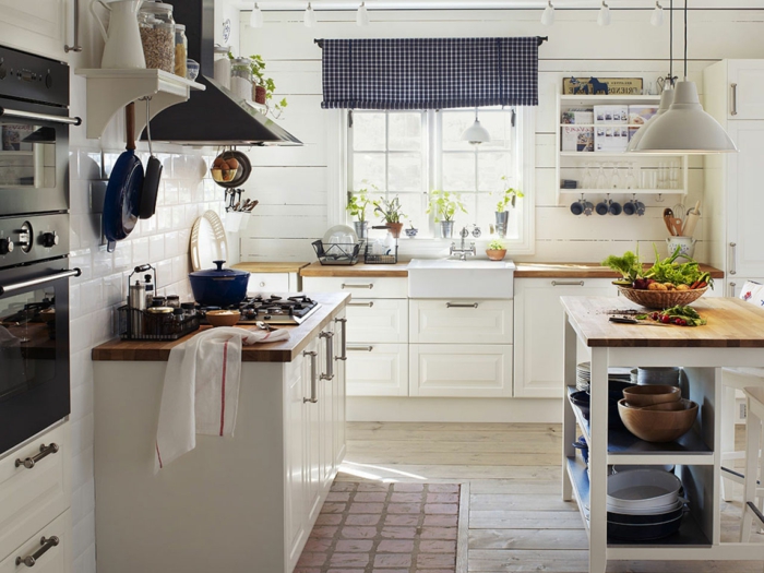 Landhaus-einruchtung-Küche-modern-weiß