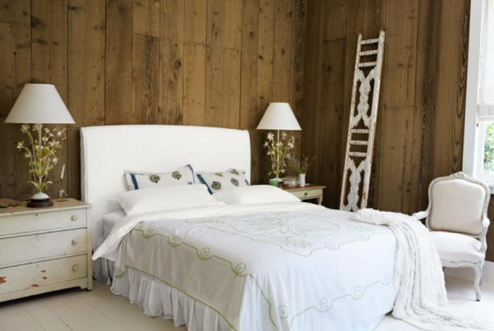 Landhaus-einruchtung-weiß-Schlafzimmer-Polsterbett