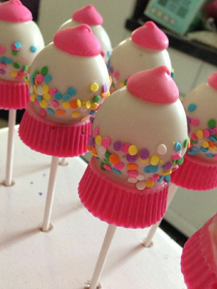 Party-Kuchen-Süßogkeiten-rosa-kokett