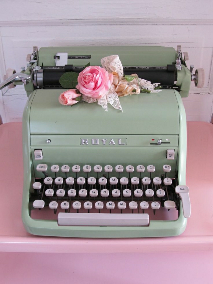 Royal-Schreibmaschine-grün-vintage-Blumen