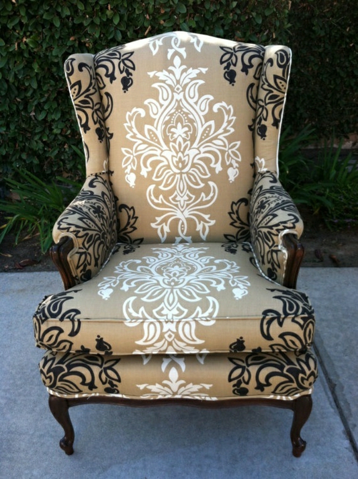 Sessel-beige-Grundlage-schwarz-weiße-Dekoration-Barock-Stil-elegant-aristokratisch